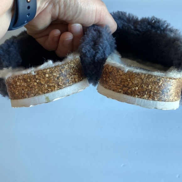 Muk Luks blue white fluffy slippers cork sole Sz 9 - Picture 3 of 5